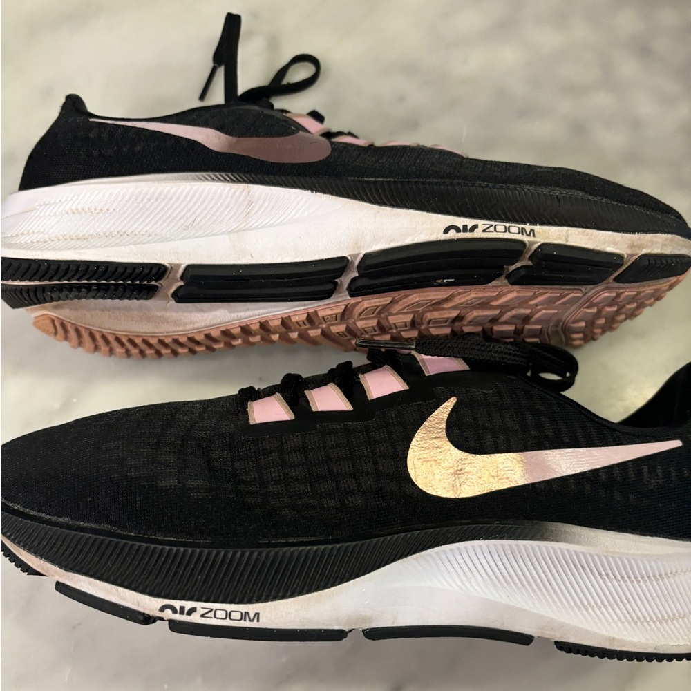 Set of Two Nike Air Zoom Pegasus Running Shoes Size 9. EUC - Picture 11 of 12